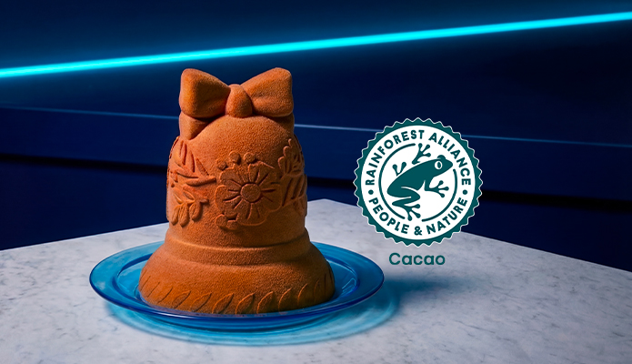 vue sur cloche pâtissière Picard avec du chocolat rainforest alliance logo présent sur l'image 