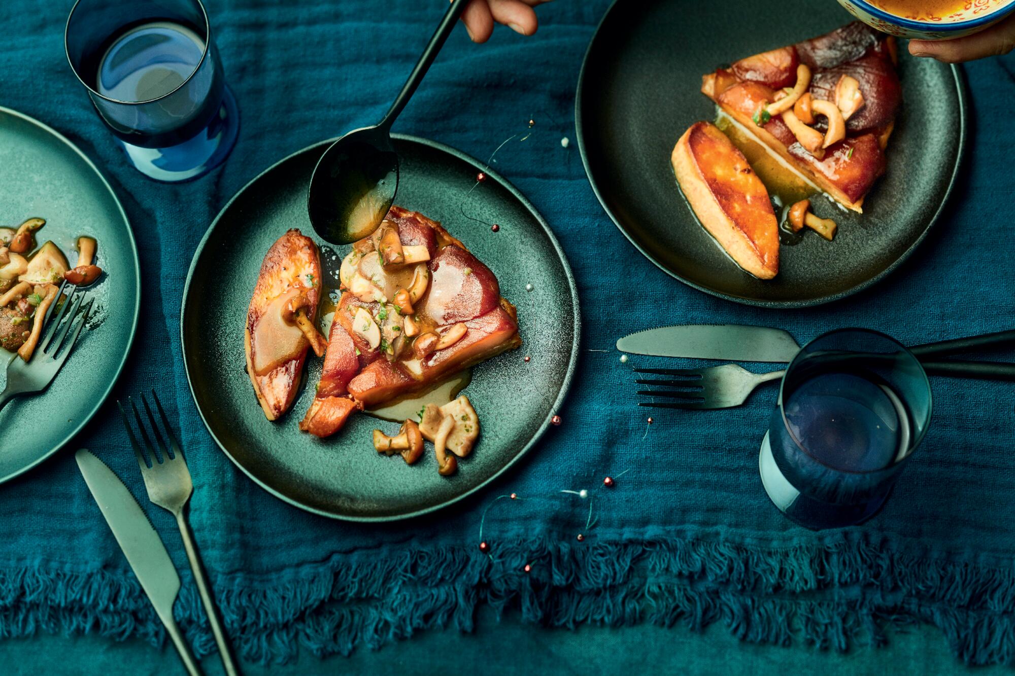 Tatin de pomme foie gras, champignons 