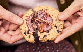Cookie cœur fondant praliné, chocolat et noix de pécan